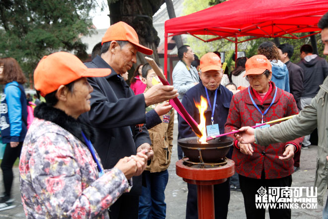 黃帝陵請香祭祖.jpg